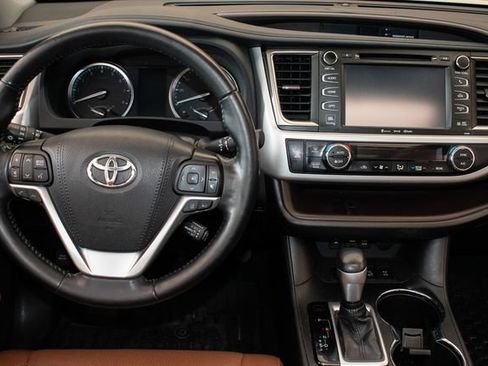 Used 2019 Toyota Highlander Limited AWD/4WD image 17