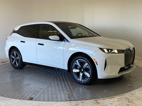New 2026 BMW iX xDrive45 image 6