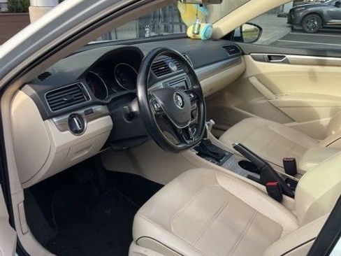 Used 2017 Volkswagen Passat 1.8T SE image 3
