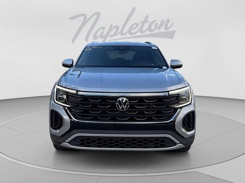 Used 2024 Volkswagen Atlas Cross Sport SE FWD image 9
