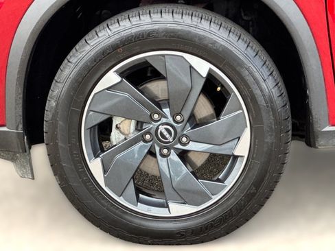 Used 2025 Nissan Rogue SV AWD/4WD image 13
