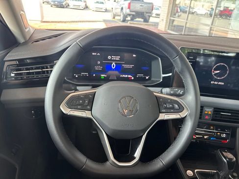Used 2025 Volkswagen Jetta SE w/ Sunroof Package FWD image 19
