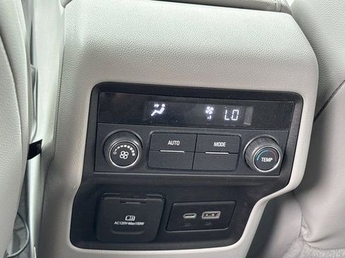 Used 2020 GMC Acadia SLT w/ Driver Alert Package II FWD image 20