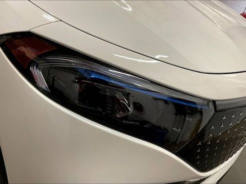 Used 2025 Mercedes-Benz EQB 300 4MATIC image 31