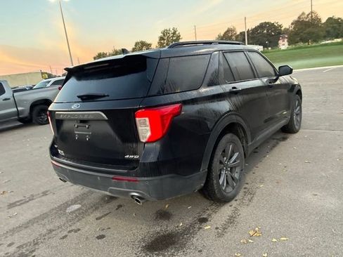 Used 2022 Ford Explorer XLT w/ Equipment Group 202A AWD/4WD image 9