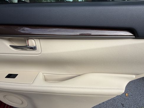 Used 2013 Lexus ES 350 w/ Luxury Pkg FWD image 34