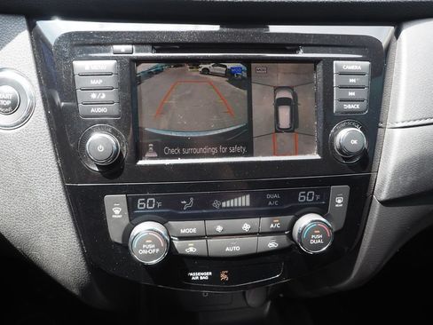 Used 2019 Nissan Rogue SV w/ Premium Package FWD image 21