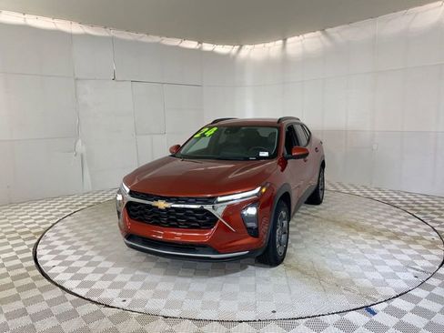 Used 2024 Chevrolet Trax LT w/ Driver Confidence Package FWD image 20