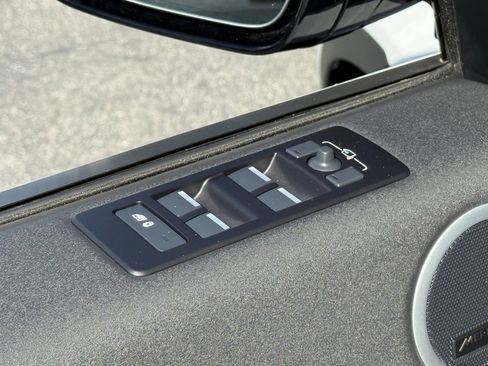 New 2025 Land Rover Discovery S image 11