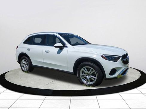 Used 2023 Mercedes-Benz GLC 300 4MATIC image 1