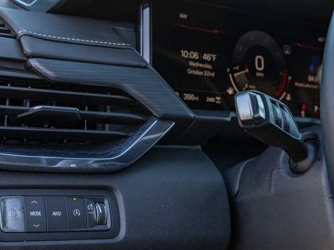 Used 2025 GMC Acadia Elevation image 24