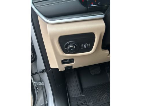 Used 2026 Jeep Grand Cherokee Limited w/ MOPAR Finishing Package RWD image 19