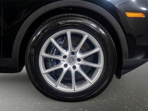 Used 2024 Porsche Cayenne Base image 7