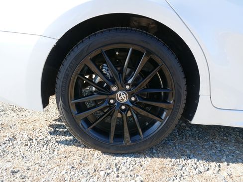 Used 2021 Toyota Camry XSE w/ Navigation Package image 11