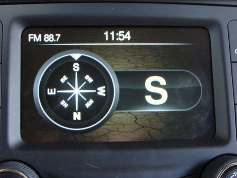 Used 2017 Jeep Cherokee Sport FWD image 12