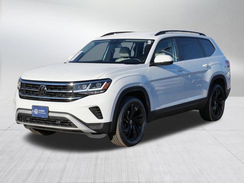 Certified 2023 Volkswagen Atlas SE w/ Black Wheel Package image 3
