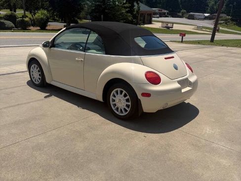 Used 2005 Volkswagen Beetle GLS FWD image 3