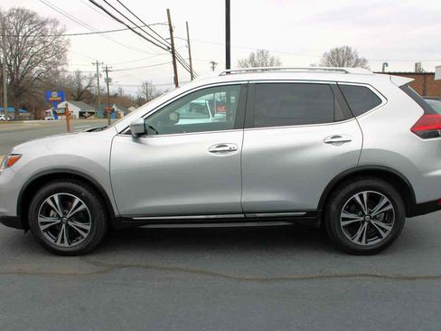 Used 2018 Nissan Rogue SL image 2