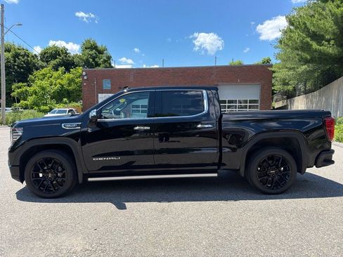 Used 2023 GMC Sierra 1500 Denali w/ Technology Package AWD/4WD image 2