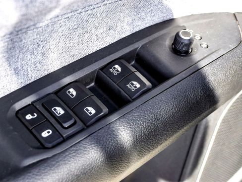 Used 2023 Jeep Compass Latitude w/ Convenience Group image 11