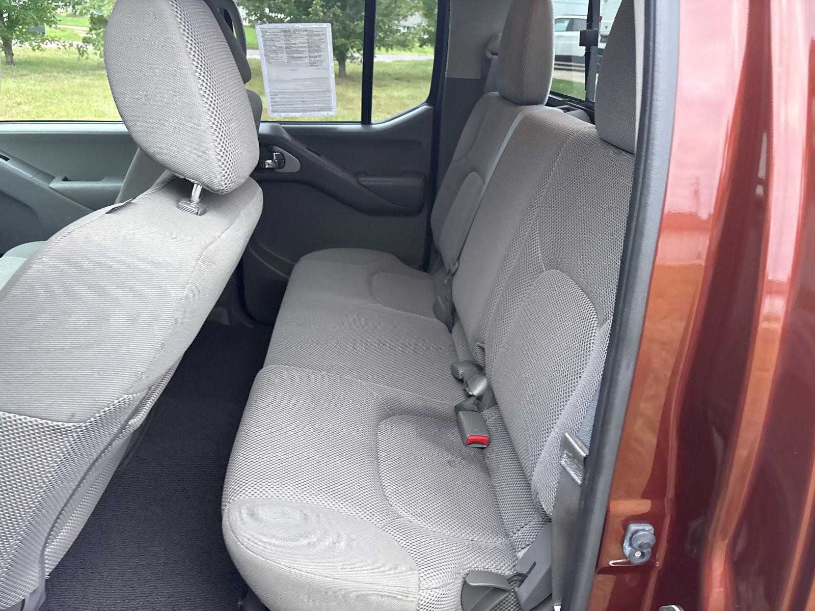 Used 2016 Nissan Frontier SV AWD/4WD image 10