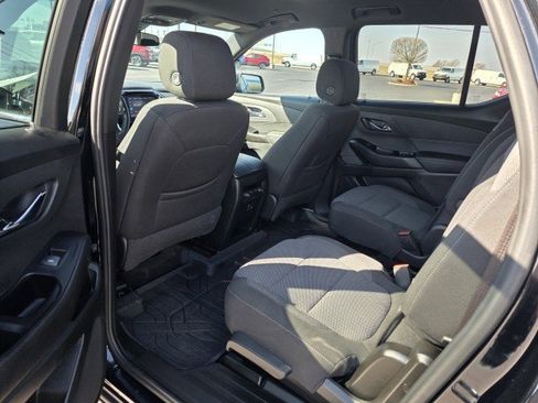 Used 2023 Chevrolet Traverse LT image 16