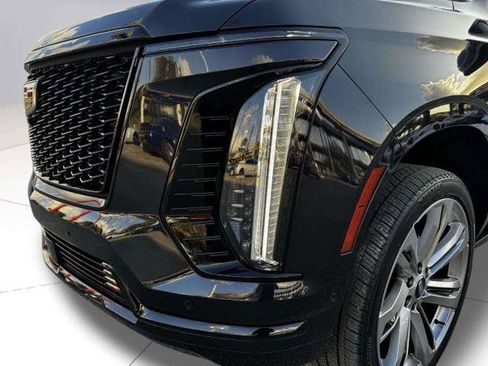 Used 2025 Cadillac Escalade ESV Sport w/ Touring Package AWD/4WD image 11
