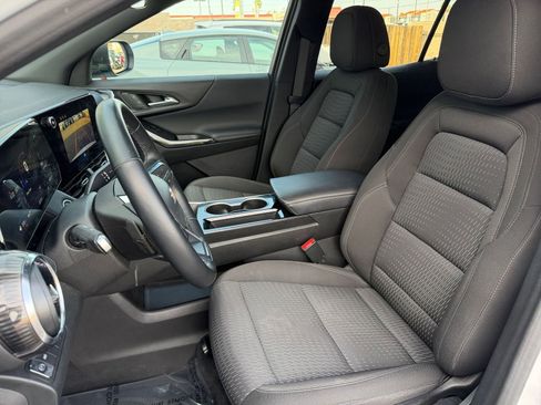 Used 2025 Chevrolet Equinox LT image 37