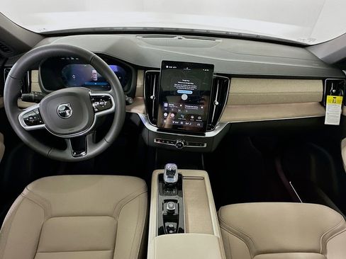 Used 2025 Volvo XC90 B5 Core w/ Climate Package image 3