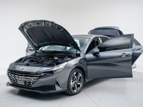Used 2022 Hyundai Elantra SEL w/ Convenience + Premium Package image 17