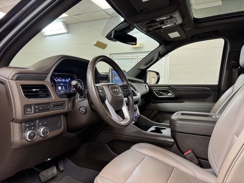 Used 2021 GMC Yukon SLT w/ SLT Premium Package image 13