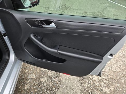 Used 2013 Volkswagen Jetta S image 33