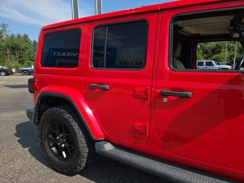 Used 2019 Jeep Wrangler Unlimited Sahara w/ Dual Top Group AWD/4WD image 29