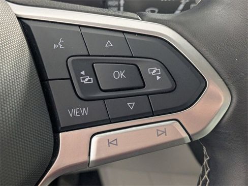 Used 2024 Volkswagen Tiguan SE image 18