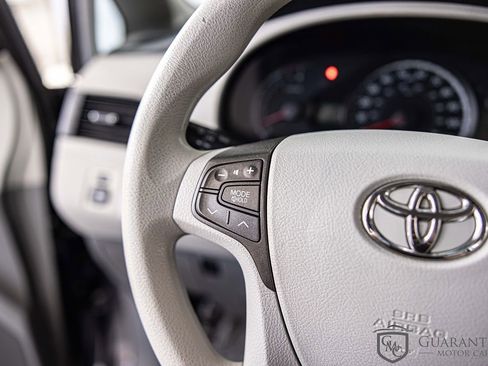 Used 2012 Toyota Sienna LE FWD image 23