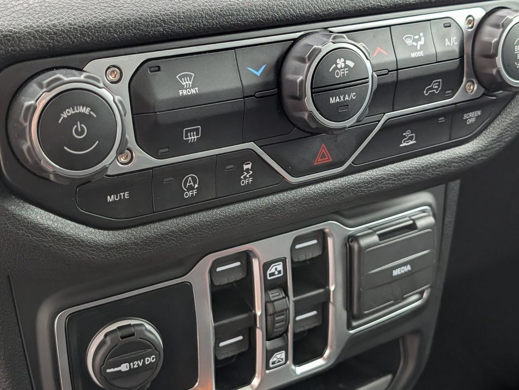 Used 2025 Jeep Gladiator Sport AWD/4WD image 23