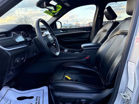 Used 2024 Jeep Grand Cherokee L Limited w/ Luxury Tech Group II image 11