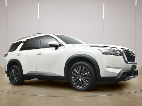Certified 2024 Nissan Pathfinder SL w/ SL Premium Package FWD image 27