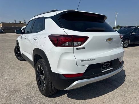 Used 2021 Chevrolet TrailBlazer LT w/ Premium Seating Package FWD image 4