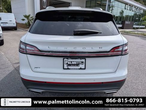 Used 2022 Lincoln Nautilus FWD w/ Premium Package image 5