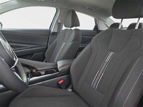Used 2023 Hyundai Elantra SEL w/ Convenience Package image 17