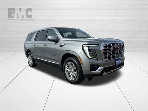 Used 2025 GMC Yukon XL Denali AWD/4WD image 2