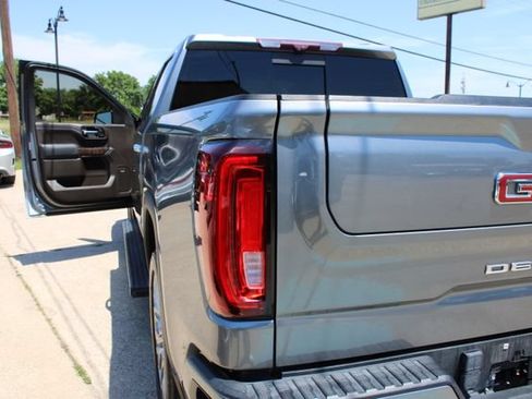 Used 2021 GMC Sierra 1500 Denali w/ Denali Ultimate Package AWD/4WD image 9