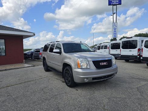 Used 2007 GMC Yukon XL SLT w/ SLT Preferred Equipment Group image 1