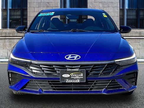 Used 2025 Hyundai Elantra Sport image 3