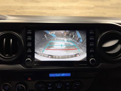 Used 2022 Toyota Tacoma TRD Off-Road image 8