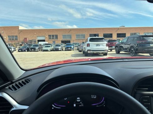 Used 2025 Kia Soul LX w/ LX Technology Package FWD image 32