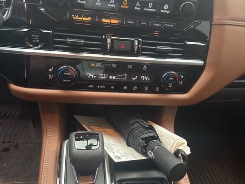 Used 2025 Nissan Pathfinder Platinum AWD/4WD image 5