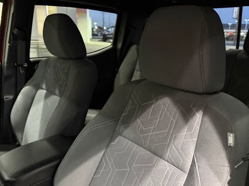 Certified 2017 Toyota Tacoma TRD Sport image 18