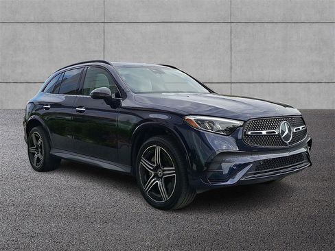 Used 2023 Mercedes-Benz GLC 300 4MATIC image 3